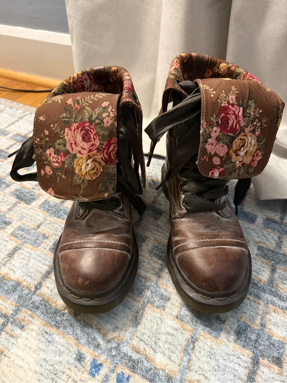 Dr. Marten Triumph Floral Fold-over Lace Up Boots - Picture 4 of 7